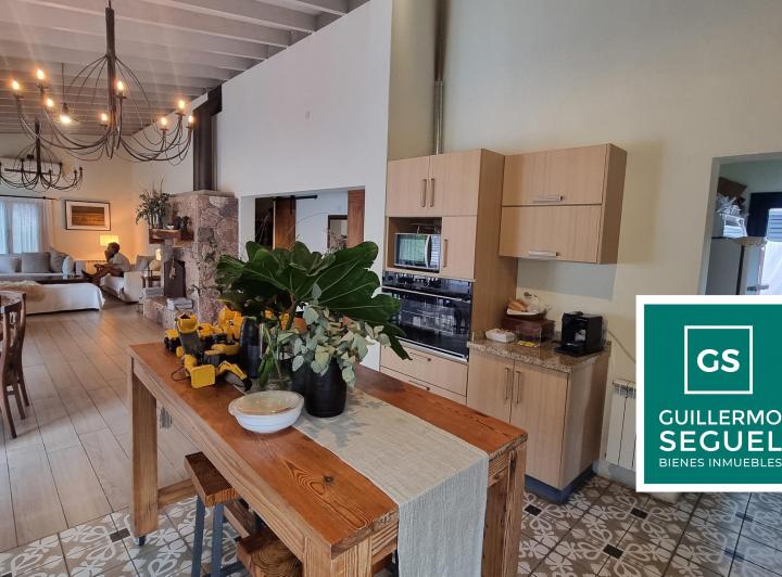 Casa · 283m² · 5 Ambientes · 2 Cocheras