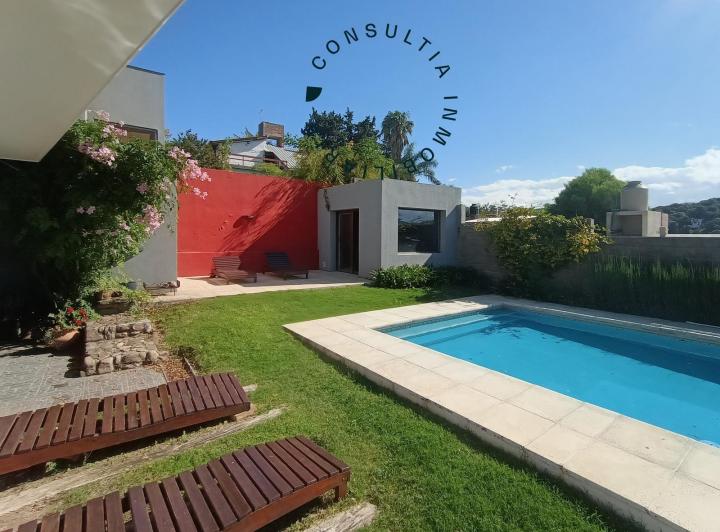 Casa · 700m² · 6 Ambientes · 3 Cocheras