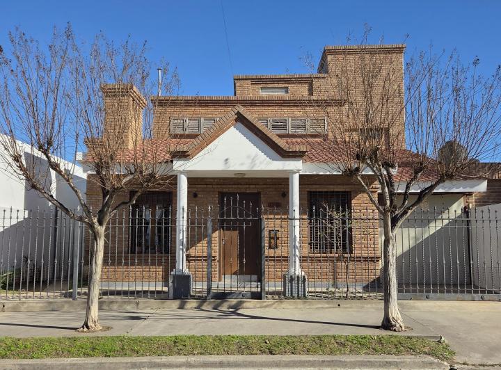 Casa · 158m² · 5 Ambientes · 1 Cochera