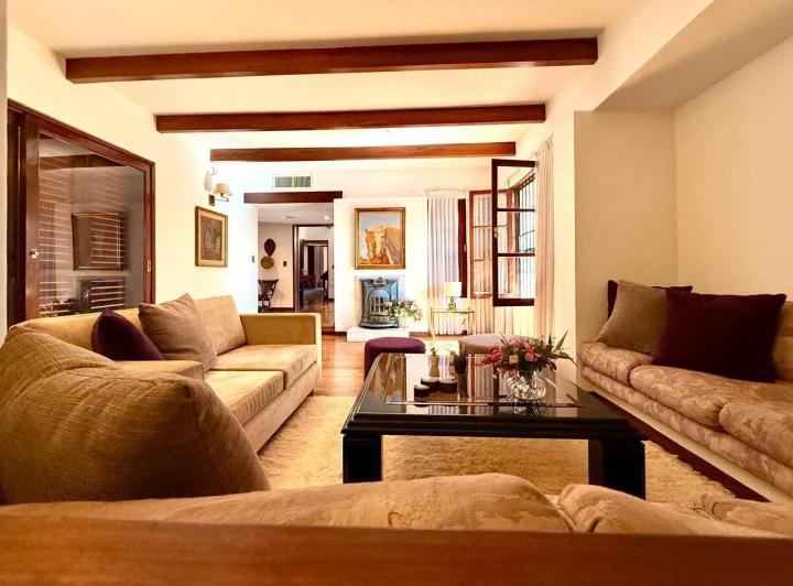 Casa · 270m² · 7 Ambientes · 1 Cochera