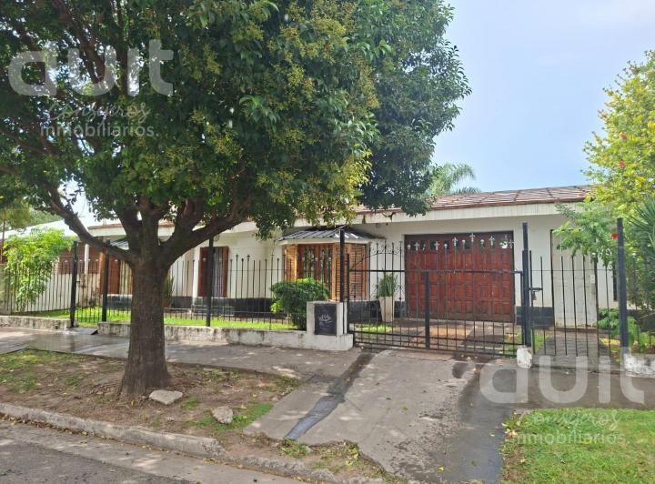 Casa · 180m² · 6 Ambientes · 2 Cocheras