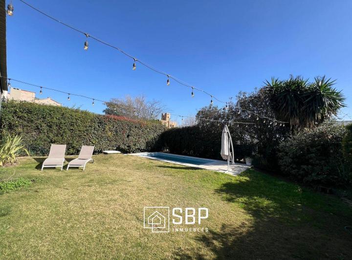 Casa · 200m² · 5 Ambientes · 2 Cocheras