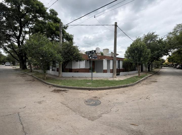 Casa · 185m² · 6 Ambientes · 2 Cocheras