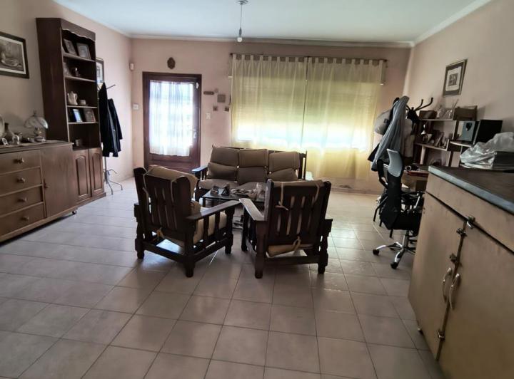 Casa · 189m² · 8 Ambientes · 1 Cochera