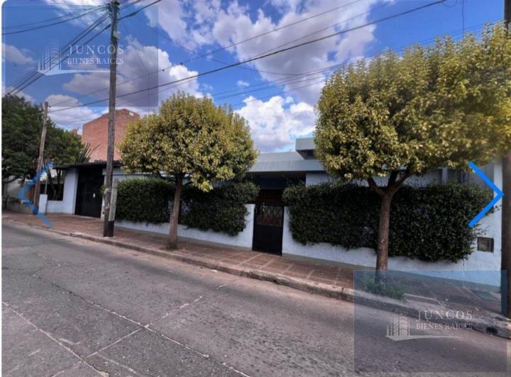 Casa · 387m² · 6 Ambientes · 3 Cocheras