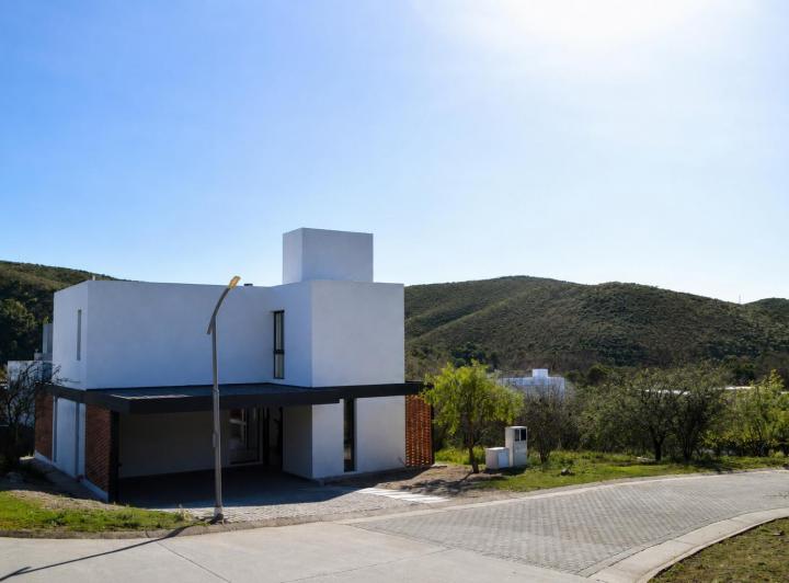Casa · 141m² · 3 Dormitorios · 2 Cocheras