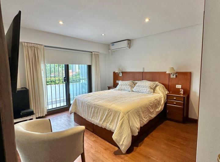 Casa · 130m² · 8 Ambientes · 2 Cocheras