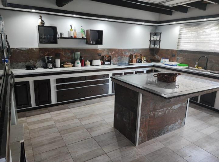 Casa · 1250m² · 3 Dormitorios · 2 Cocheras