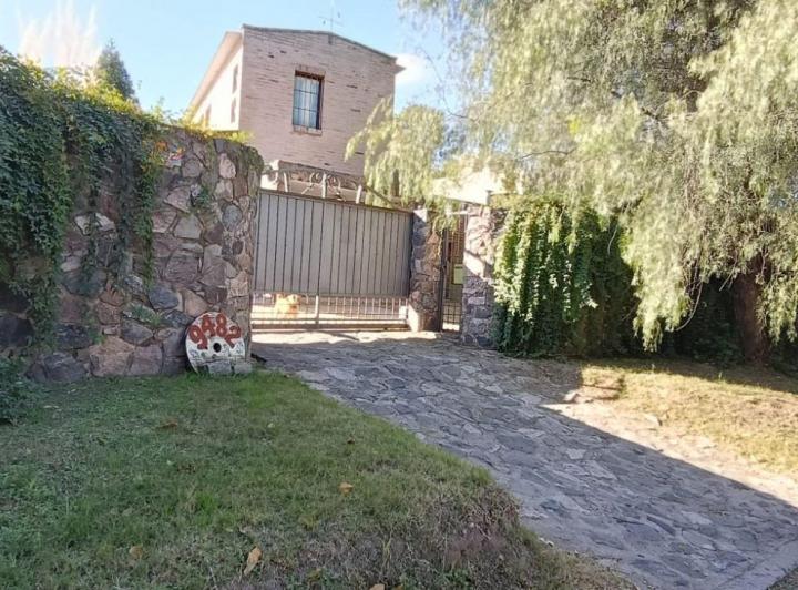 Casa · 311m² · 5 Ambientes · 2 Cocheras