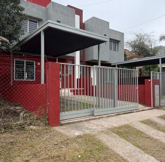 Casa · 130m² · 4 Ambientes · 2 Cocheras
