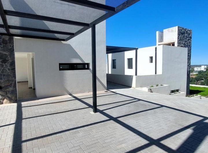 Casa · 130m² · 4 Ambientes · 2 Cocheras