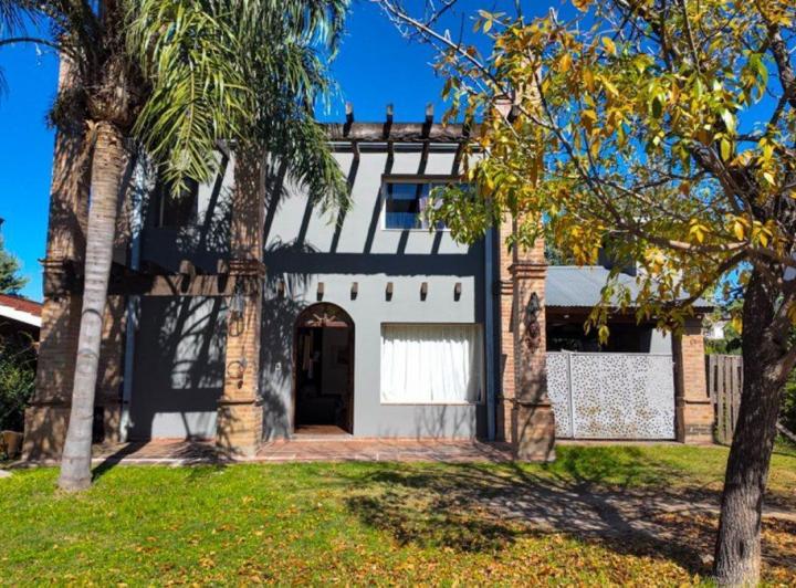 Casa · 140m² · 6 Ambientes · 2 Cocheras