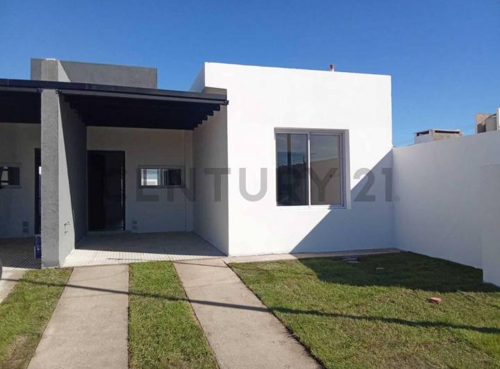 Casa · 80m² · 4 Ambientes · 1 Cochera
