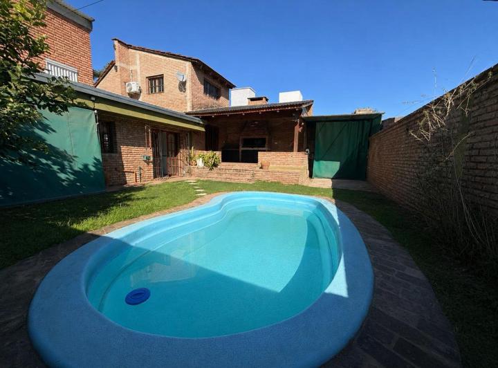 Casa · 163m² · 6 Ambientes · 2 Cocheras