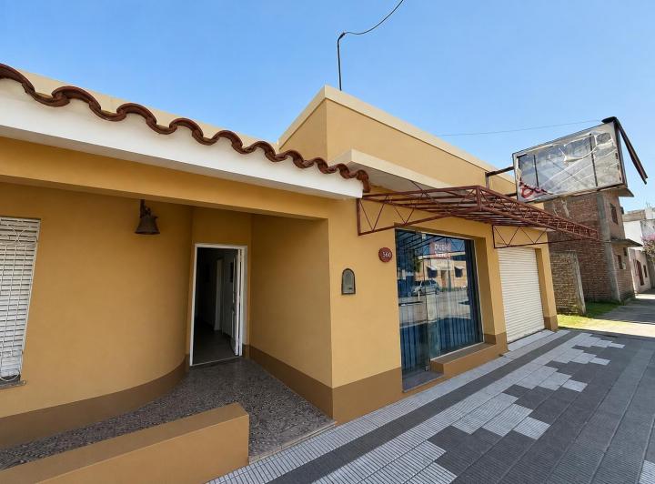 Casa · 588m² · 2 Dormitorios · 1 Cochera