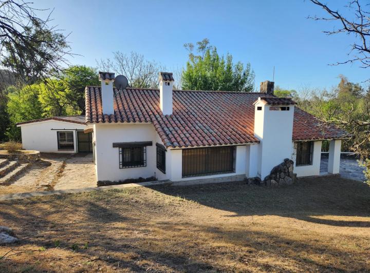 Casa · 4455m² · 8 Ambientes · 1 Cochera
