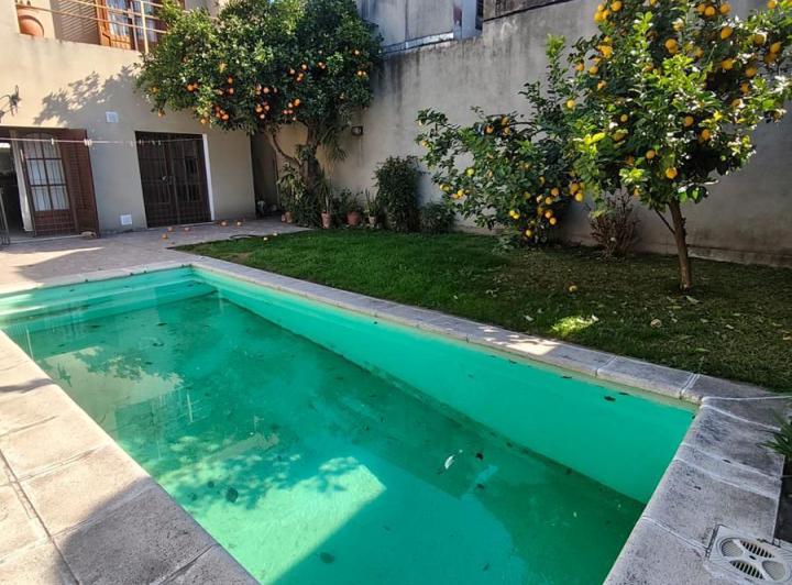 Casa · 307m² · 4 Dormitorios · 2 Cocheras