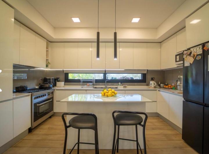 Casa · 178m² · 2 Dormitorios