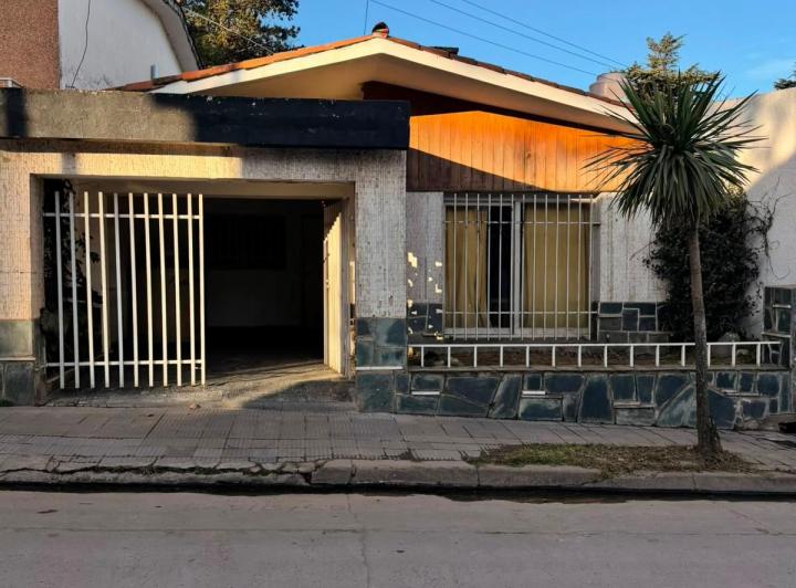 Casa · 142m² · 12 Ambientes · 1 Cochera