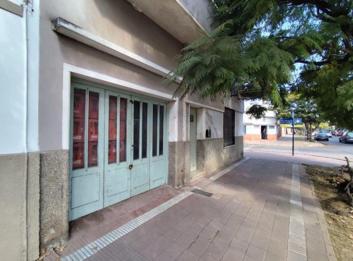 Casa · 212m² · 6 Ambientes · 1 Cochera