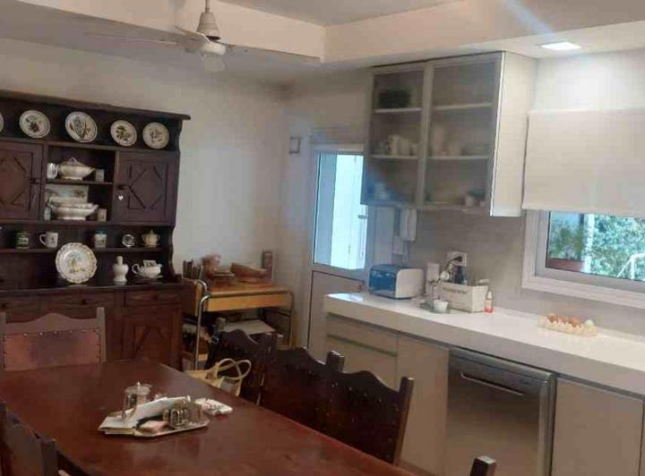 Casa · 290m² · 8 Ambientes · 1 Cochera