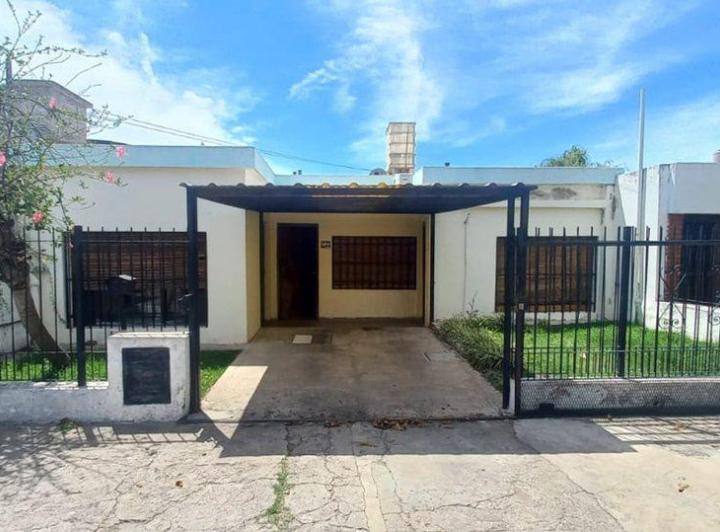 Casa · 93m² · 6 Ambientes · 1 Cochera