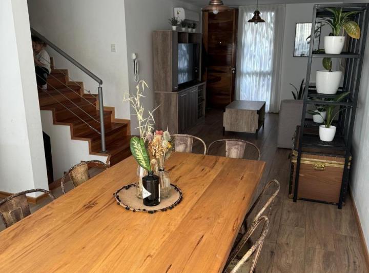 Casa · 114m² · 6 Ambientes · 1 Cochera
