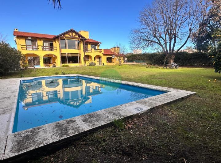 Casa · 525m² · 7 Ambientes · 6 Cocheras