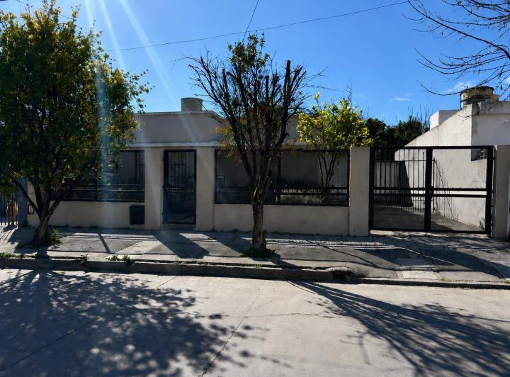 Casa · 97m² · 4 Ambientes · 4 Cocheras