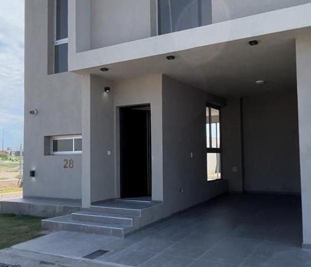 Casa · 105m² · 4 Ambientes · 1 Cochera