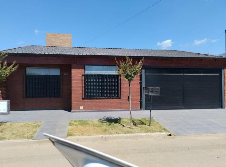 Casa · 166m² · 3 Ambientes · 2 Cocheras