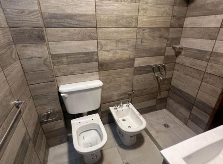 Casa · 140m² · 6 Ambientes · 2 Cocheras