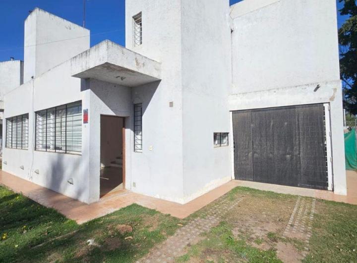 Casa · 80m² · 4 Ambientes · 1 Cochera
