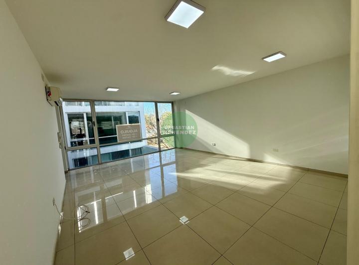 Oficina comercial · 60m² · 1 Ambiente · 1 Cochera