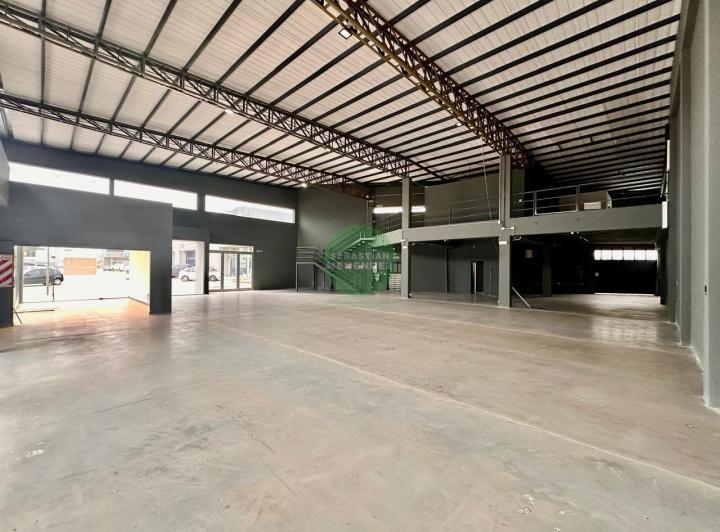 Bodega-Galpón · 710m² · 4 Ambientes · 10 Cocheras