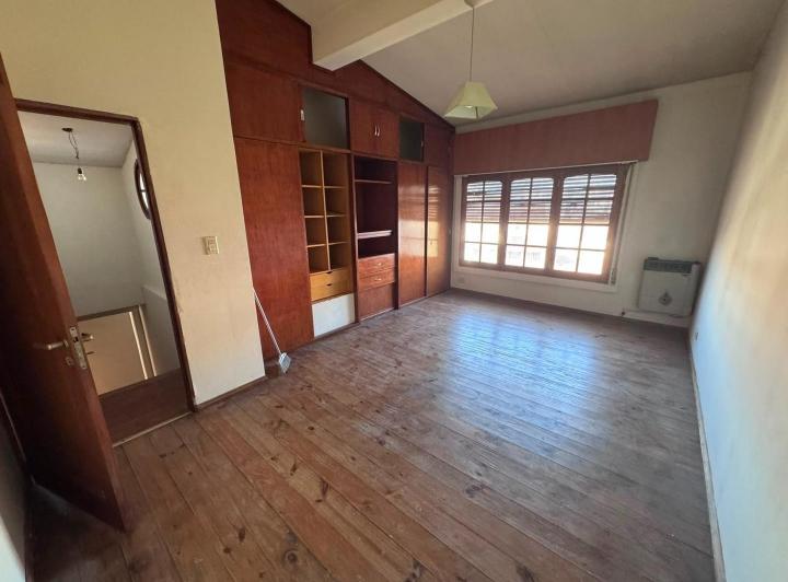 Casa · 209m² · 5 Ambientes · 2 Cocheras