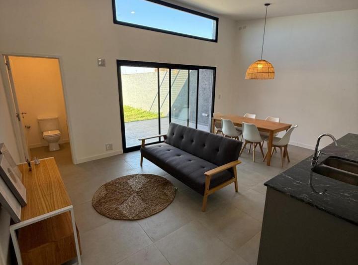 Casa · 82m² · 3 Ambientes · 1 Cochera