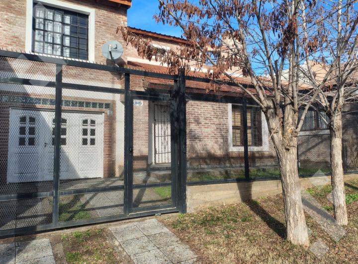Casa · 300m² · 6 Ambientes · 1 Cochera