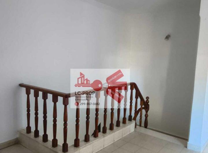 Casa · 1m² · 6 Ambientes · 1 Cochera