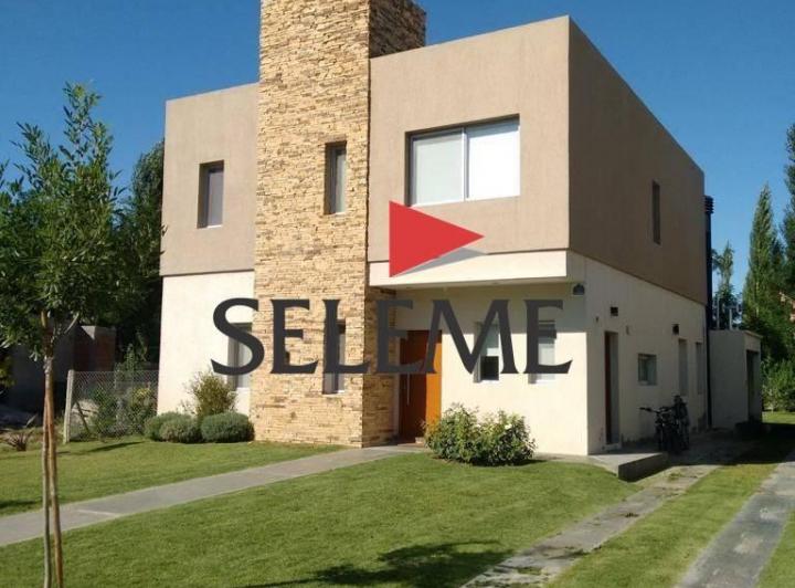 Casa · 220m² · 3 Dormitorios