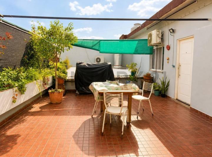 Terreno · 260m² · 8 Ambientes
