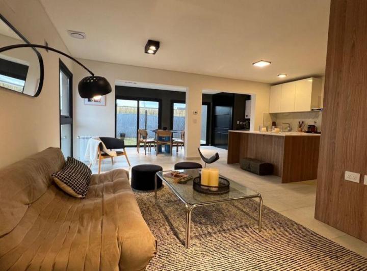 Casa · 100m² · 9 Ambientes