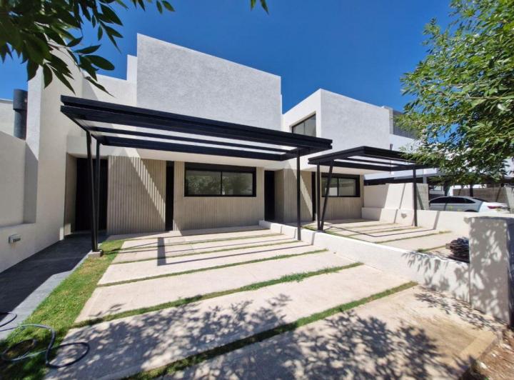 Casa · 190m² · 5 Ambientes · 2 Cocheras
