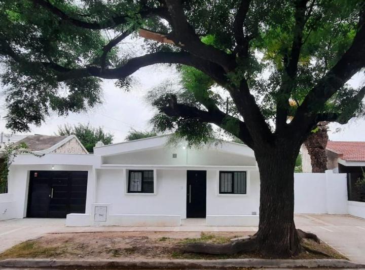 Casa · 130m² · 5 Ambientes · 2 Cocheras