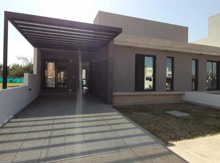 Casa · 125m² · 4 Ambientes · 2 Cocheras