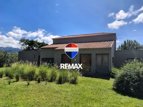 Casa en Venta en La Aguada De San Lorenzo, Countries y Barrios Cerrados en San Lorenzo