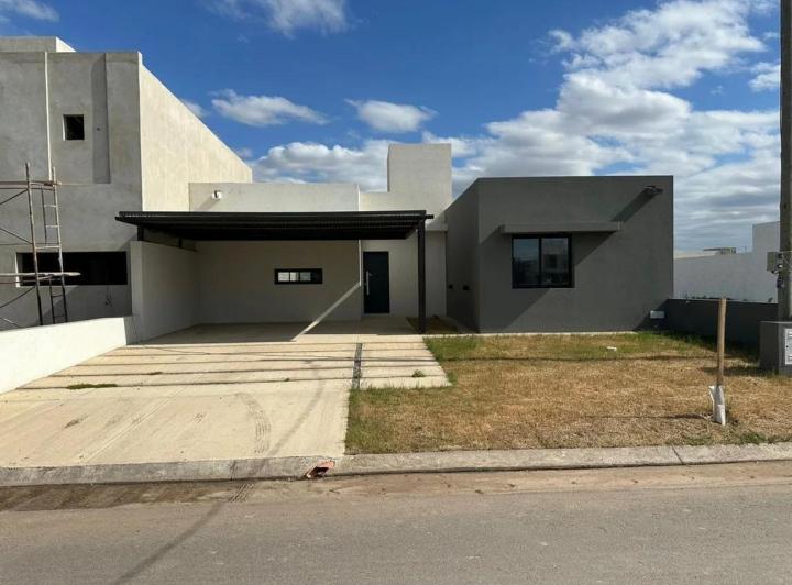 Casa · 95m² · 4 Ambientes · 2 Cocheras