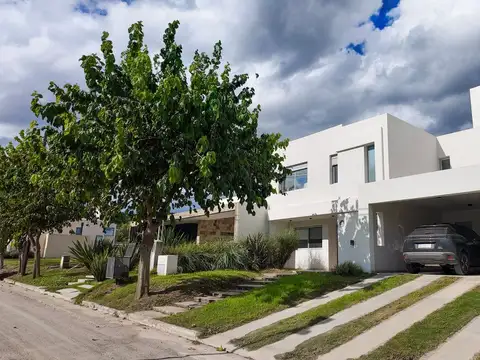 Casa en Venta en Malagueño, Santa María