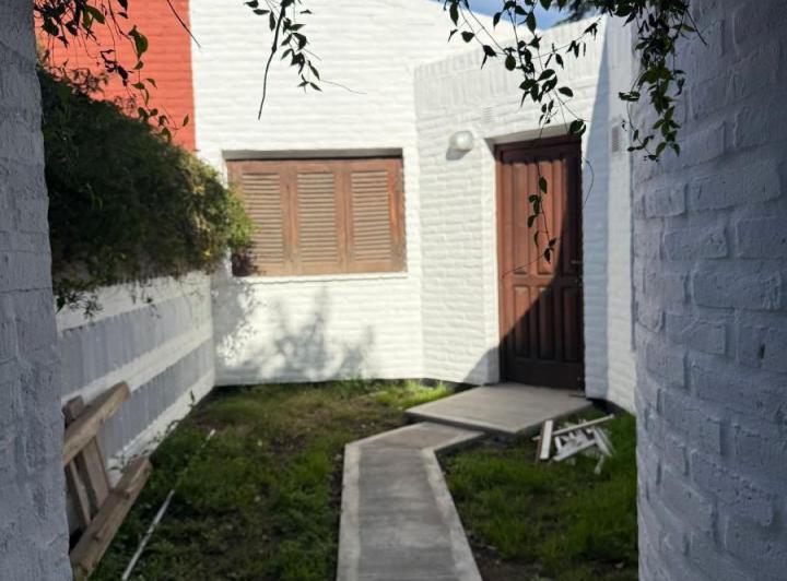 Casa · 78m² · 2 Ambientes · 2 Cocheras