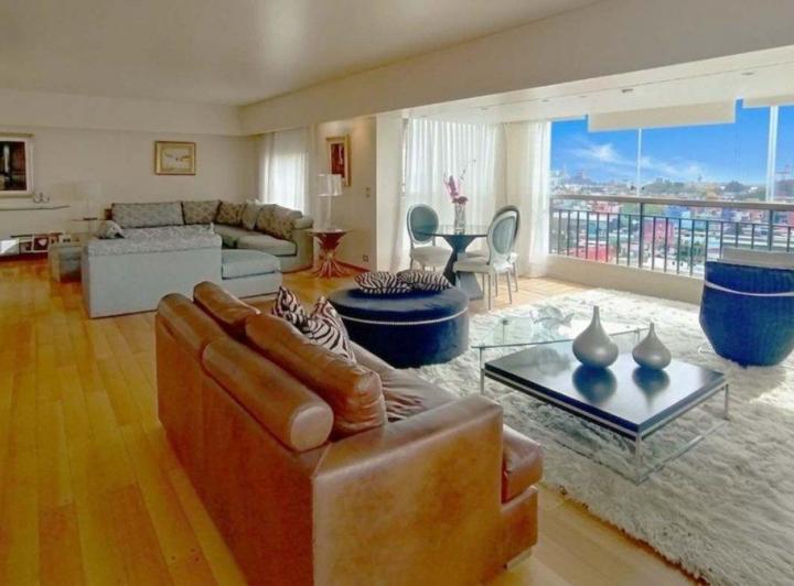 Departamento · 218m² · 5 Ambientes · 2 Cocheras